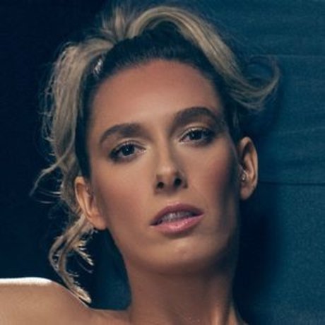 Naakte gelekte OnlyFans-foto van Natalie Mae