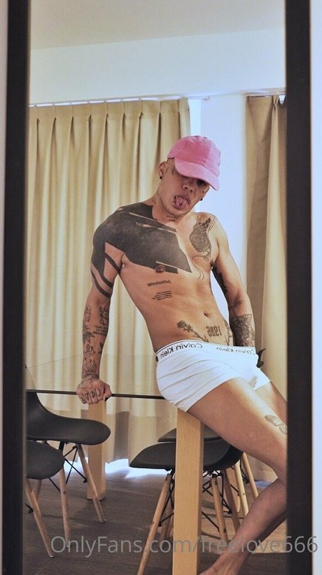 Naakte gelekte OnlyFans-foto van Freelove666