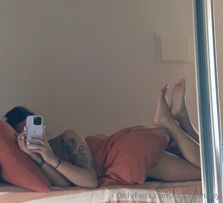 Naakte gelekte OnlyFans-foto van Missaznbby