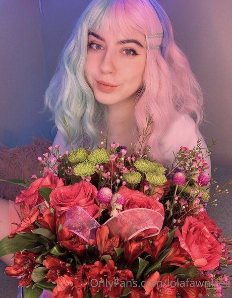 Naakte gelekte OnlyFans-foto van Lolafawnfree