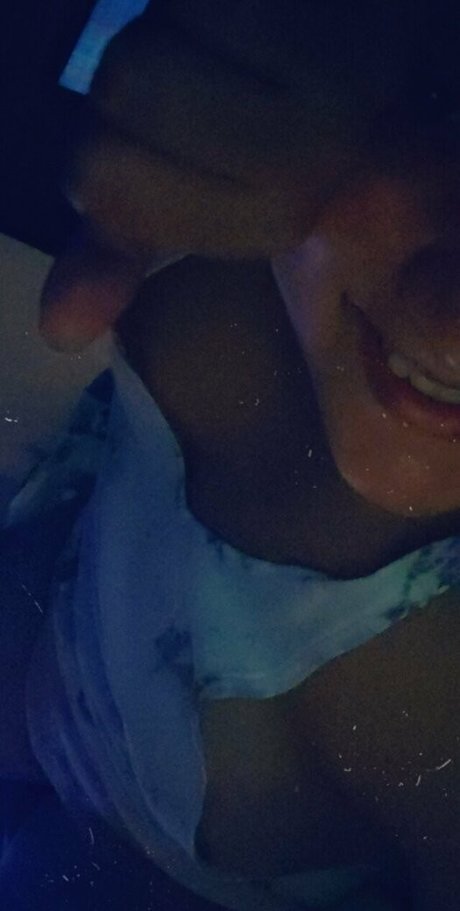 Naakte gelekte OnlyFans-foto van Girllola