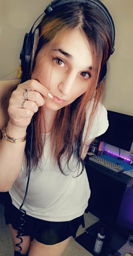 Naakte gelekte OnlyFans-foto van Emilyroseiv