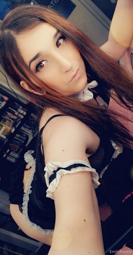 Naakte gelekte OnlyFans-foto van Emilyroseiv