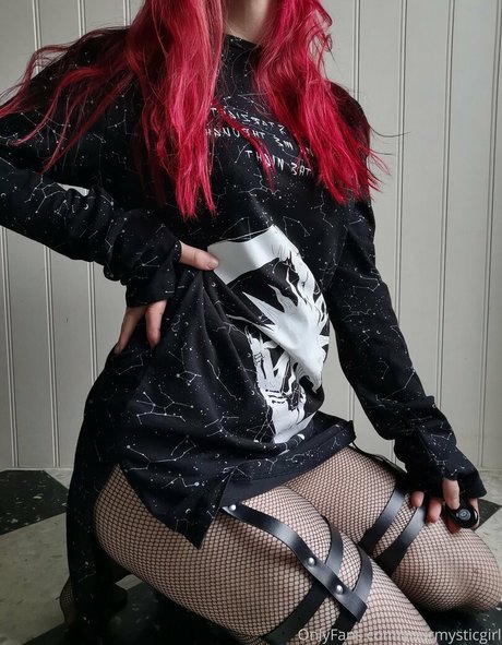 Naakte gelekte OnlyFans-foto van Yourmysticgirlfree