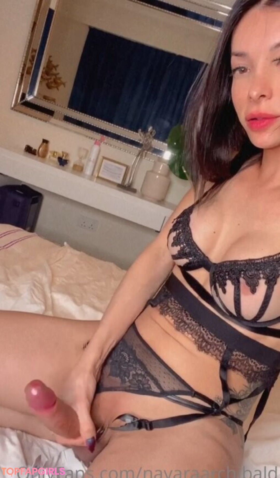 Naakte gelekte OnlyFans-foto van Nayara Archibald #2 Naakte gelekte OnlyFans-foto van Nayara Archibald #2