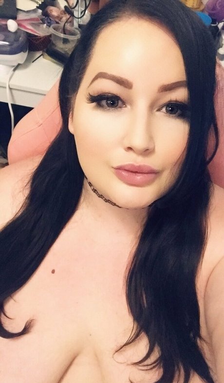 Naakte gelekte OnlyFans-foto van Elizaallure