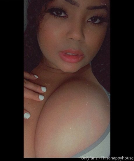 Naakte gelekte OnlyFans-foto van Thisahappyhouse