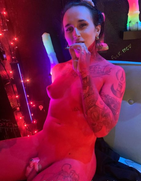 Hotpinknymph