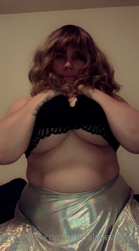 Naakte gelekte OnlyFans-foto van Officialelleamory