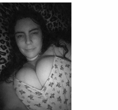 Naakte gelekte OnlyFans-foto van Karagreene