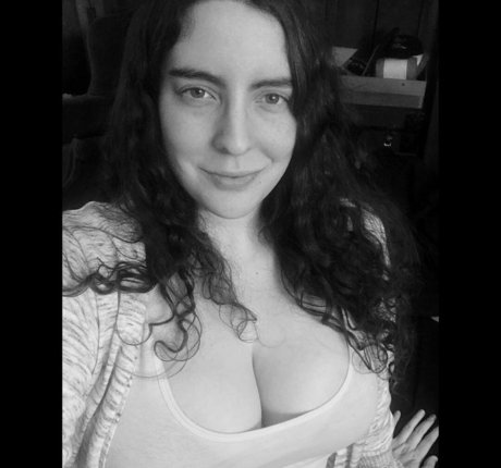Naakte gelekte OnlyFans-foto van Karagreene