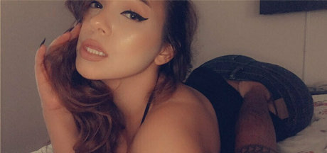 Naakte gelekte OnlyFans-foto van Theburpingqueen