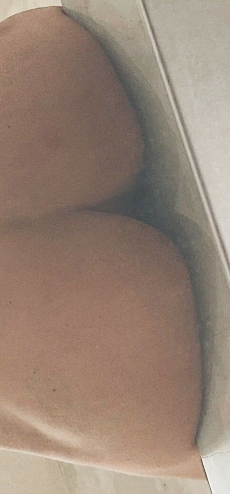 Naakte gelekte OnlyFans-foto van Annaksyuk