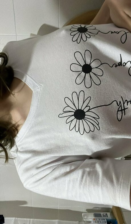 Naakte gelekte OnlyFans-foto van Imgardenia