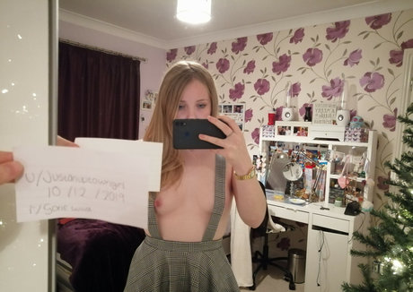 Naakte gelekte OnlyFans-foto van Justanuptowngirl