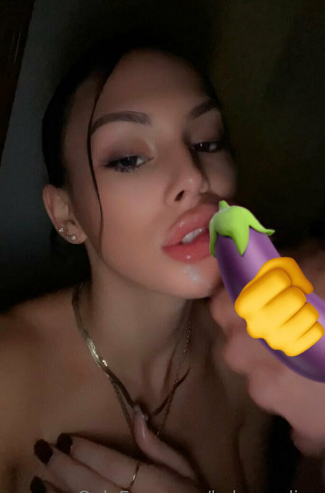 Naakte gelekte OnlyFans-foto van Kekemedina