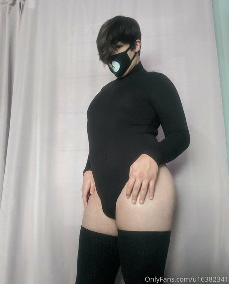 Naakte gelekte OnlyFans-foto van Queerbunnybabe