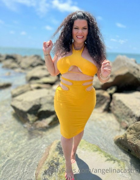 Naakte gelekte OnlyFans-foto van Angelinacastro