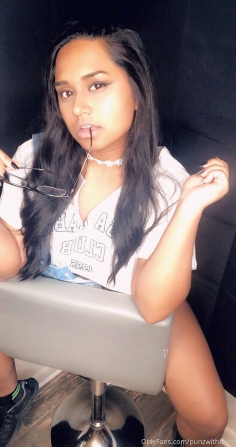 Naakte gelekte OnlyFans-foto van Punzwithbunz