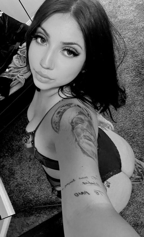 Naakte gelekte OnlyFans-foto van Dvminiquex