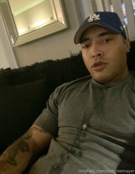 Naakte gelekte OnlyFans-foto van Thefackelmayer