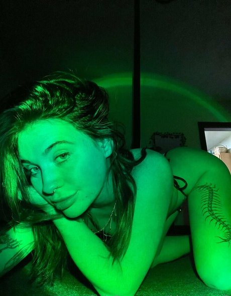 Naakte gelekte OnlyFans-foto van Kittycourty