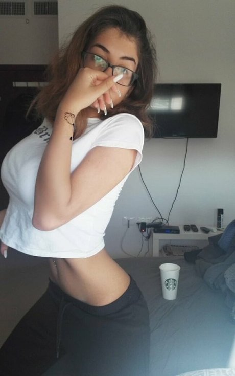 Naakte gelekte OnlyFans-foto van Romi