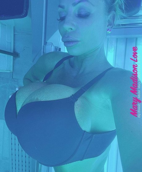Naakte gelekte OnlyFans-foto van Marymadison