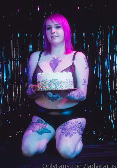 Naakte gelekte OnlyFans-foto van Ladyicarus