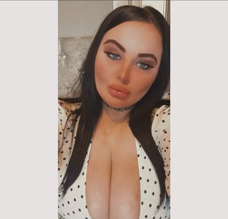 Naakte gelekte OnlyFans-foto van Ebony Marie