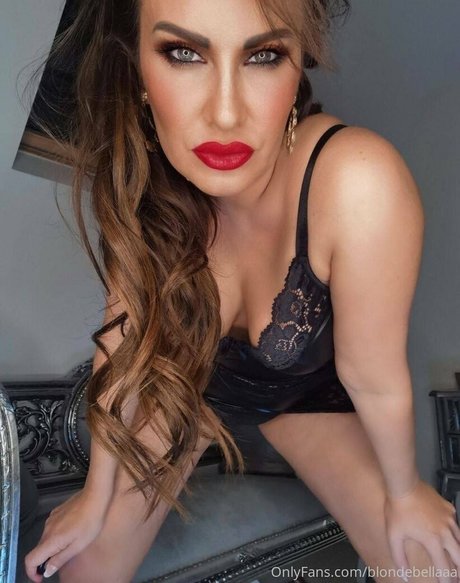 Naakte gelekte OnlyFans-foto van Fuegobellaaa