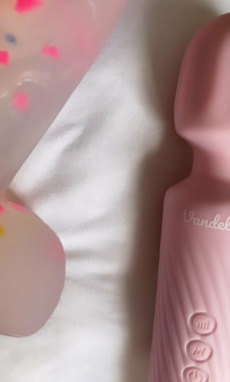 Naakte gelekte OnlyFans-foto van Lottieskyee