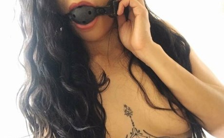 Naakte gelekte OnlyFans-foto van Valencialucia