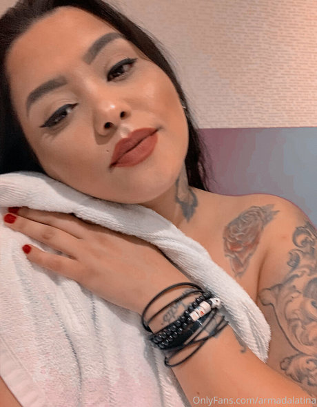 Naakte gelekte OnlyFans-foto van Thescorpiondollfree