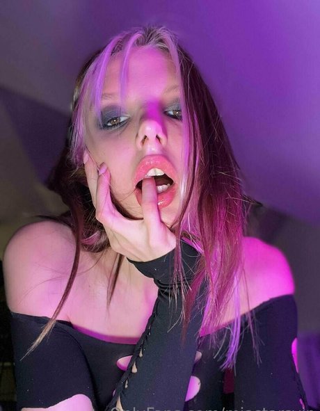 Naakte gelekte OnlyFans-foto van Miastarsvip