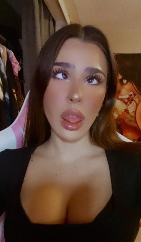 Naakte gelekte OnlyFans-foto van Saudijae
