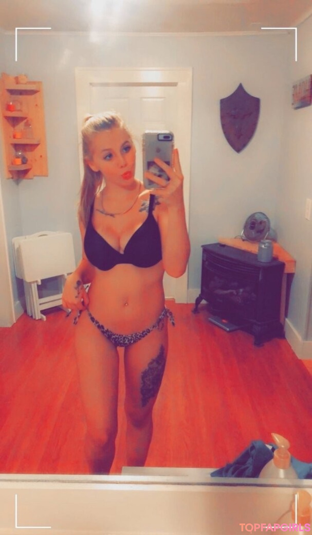 Naakte gelekte OnlyFans-foto van Jazzyjune04 #2 Naakte gelekte OnlyFans-foto van Jazzyjune04 #2