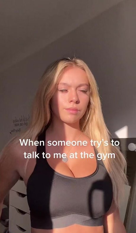 Naakte gelekte OnlyFans-foto van Isabella B