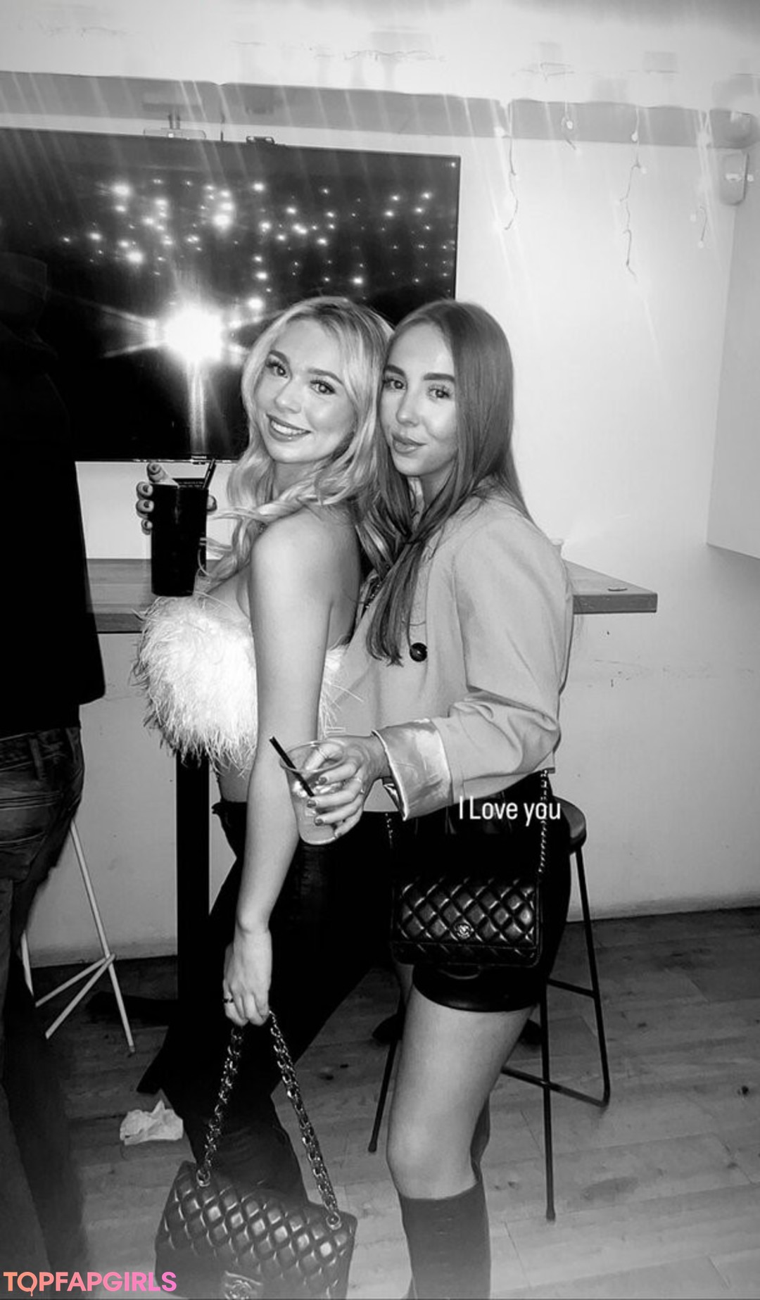 Naakte gelekte OnlyFans-foto van Isabella B #57 Naakte gelekte OnlyFans-foto van Isabella B #57