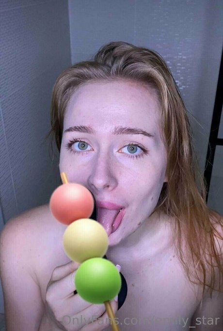 Naakte gelekte OnlyFans-foto van Emilystar