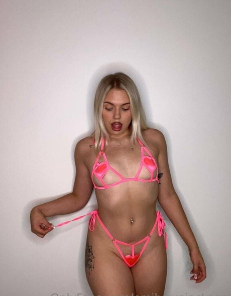Naakte gelekte OnlyFans-foto van Emilyevejackson
