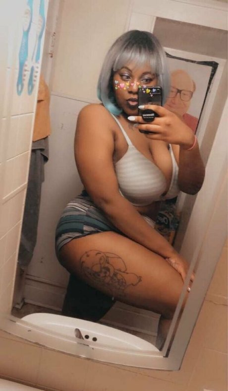 Naakte gelekte OnlyFans-foto van Radicalprincess3