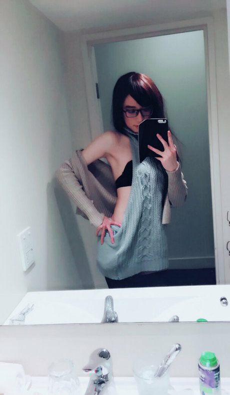 Naakte gelekte OnlyFans-foto van Tinatan277