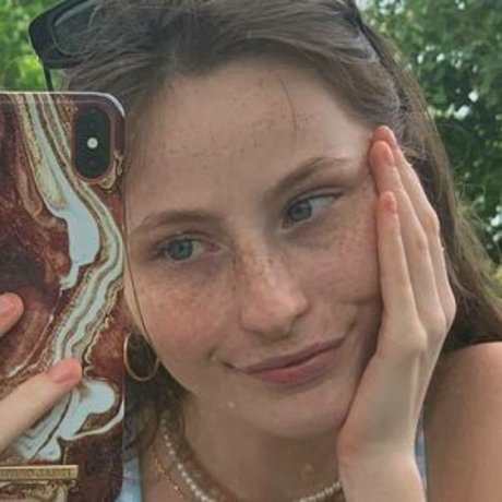 Naakte gelekte OnlyFans-foto van Caponce