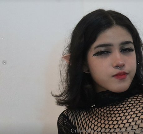 Naakte gelekte OnlyFans-foto van Dafnehidding