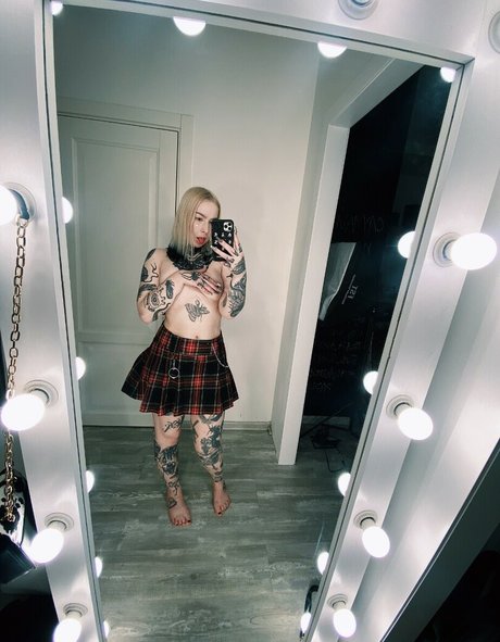 Naakte gelekte OnlyFans-foto van Dariamilk