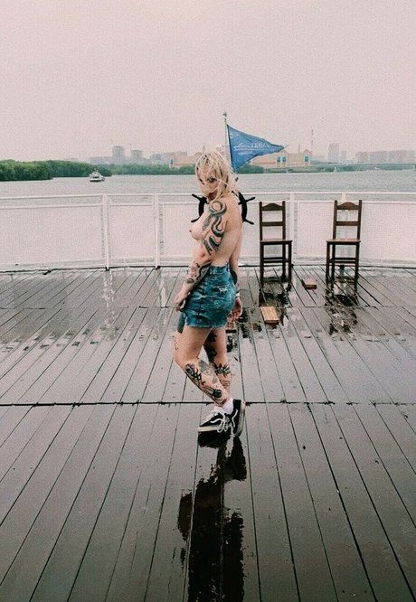 Naakte gelekte OnlyFans-foto van Dariamilk