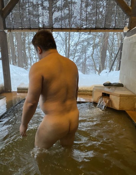 Naakte gelekte OnlyFans-foto van Threeislands