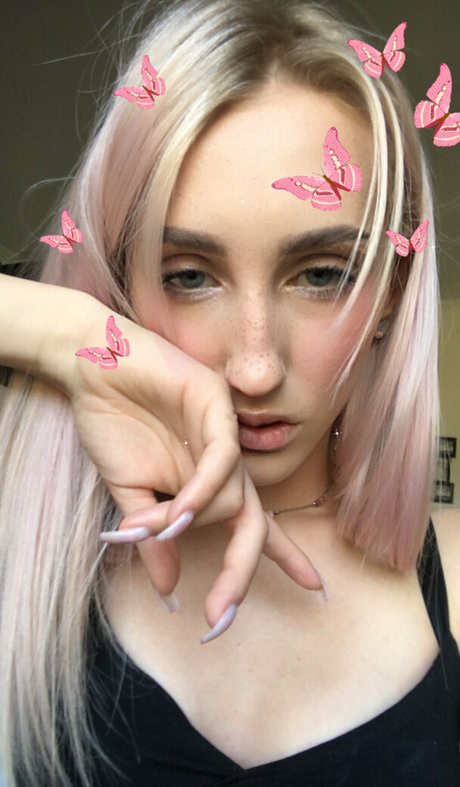 Naakte gelekte OnlyFans-foto van Littleponnypink