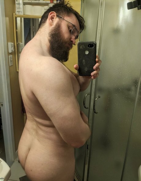 Naakte gelekte OnlyFans-foto van Bullintraining